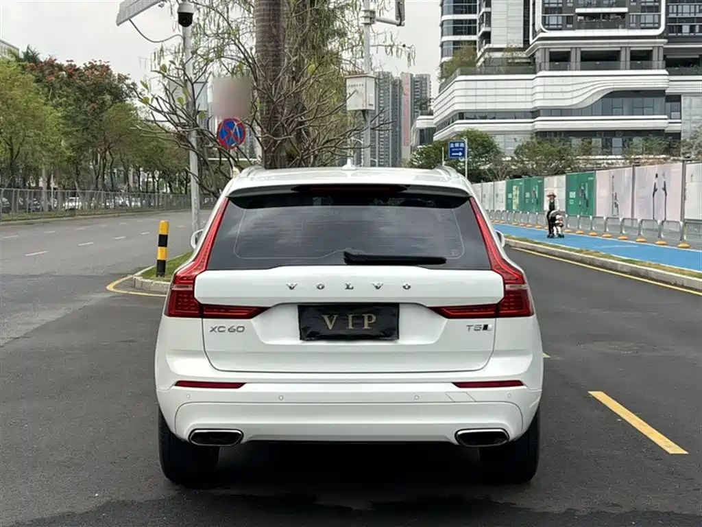Volvo XC60 2019 — фото 11