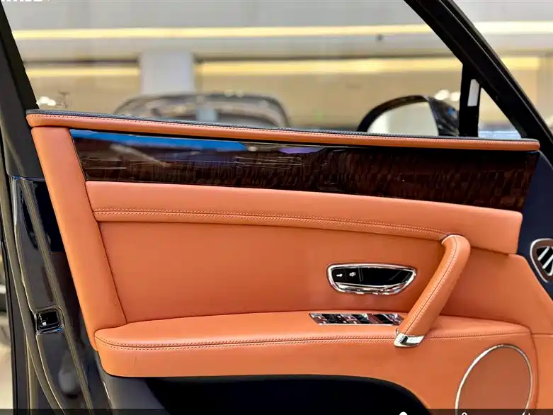 Bentley Flying Spur 2019 — фото 12