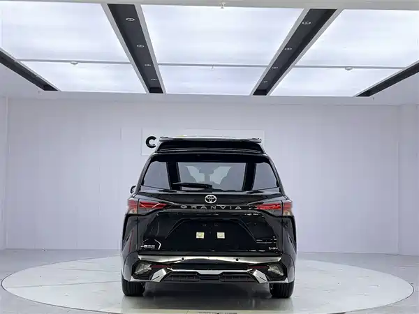Toyota Granvia 2024