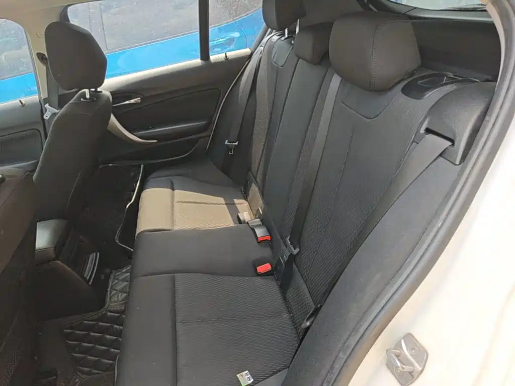 BMW 1 Series 2018 — фото 17