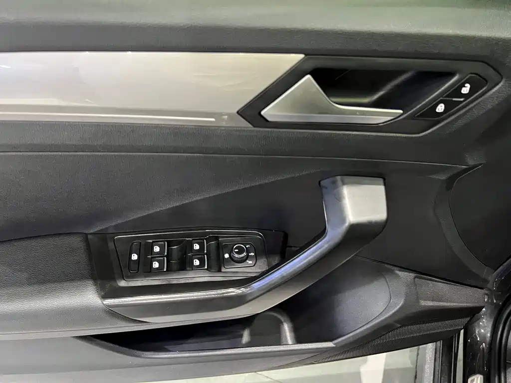 Volkswagen T-Roc 2020 — фото 18