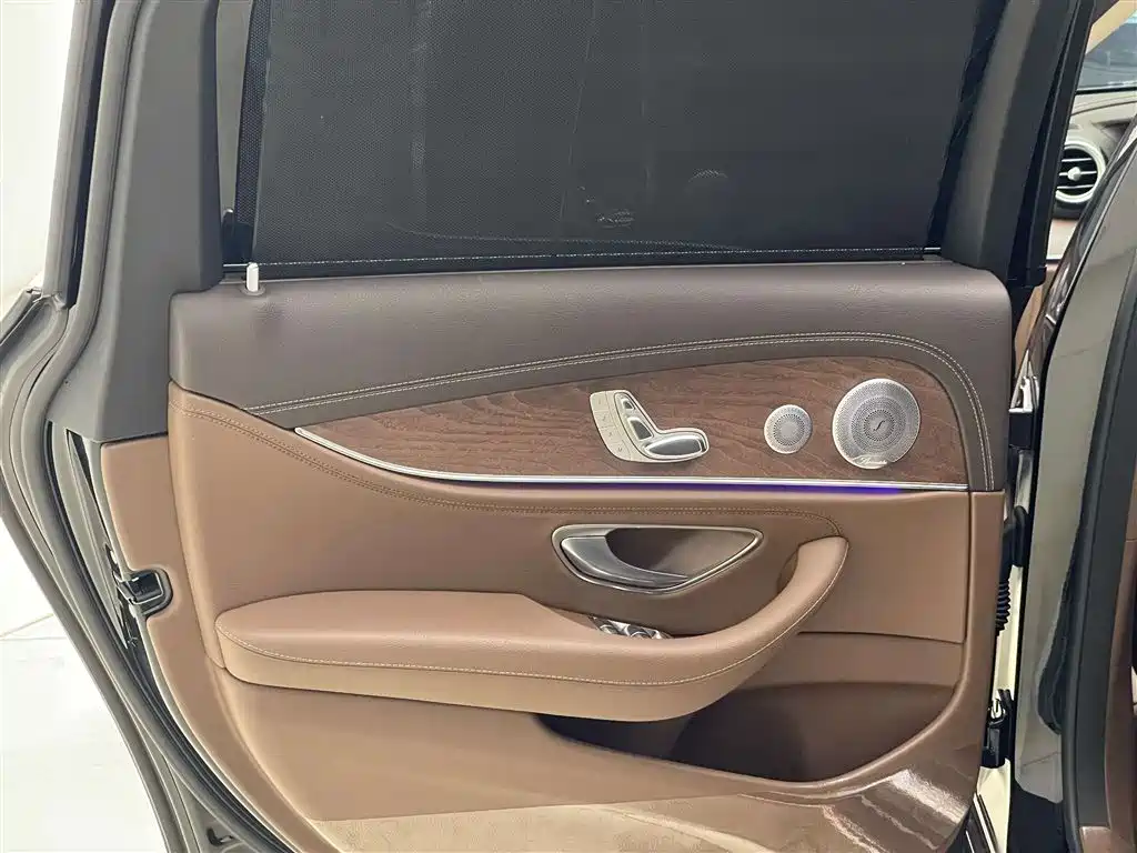 Mercedes-Benz E-Class 2020 — фото 15