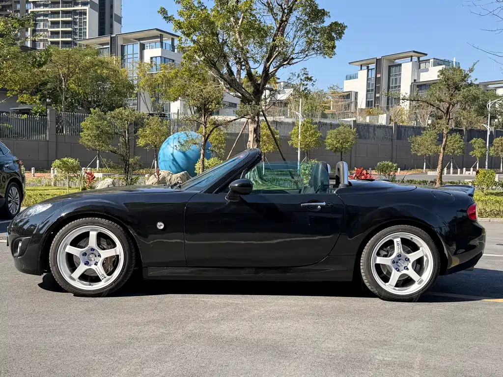 Mazda MX-5 2010 — фото 10