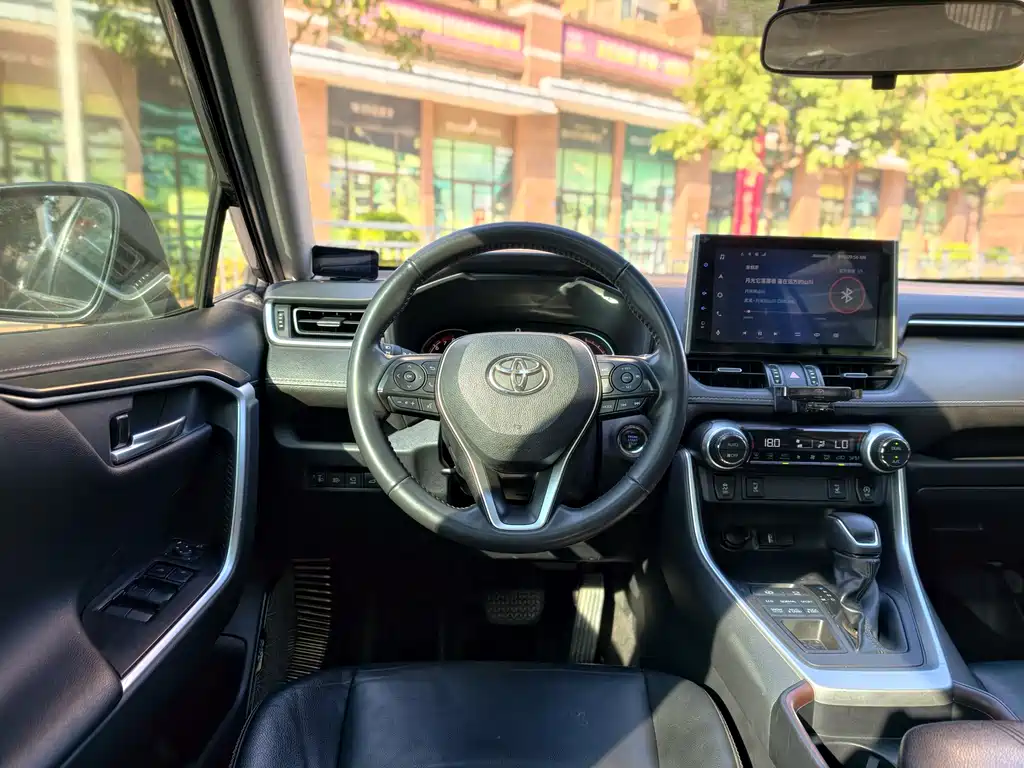 Toyota RAV4 2022 — фото 20