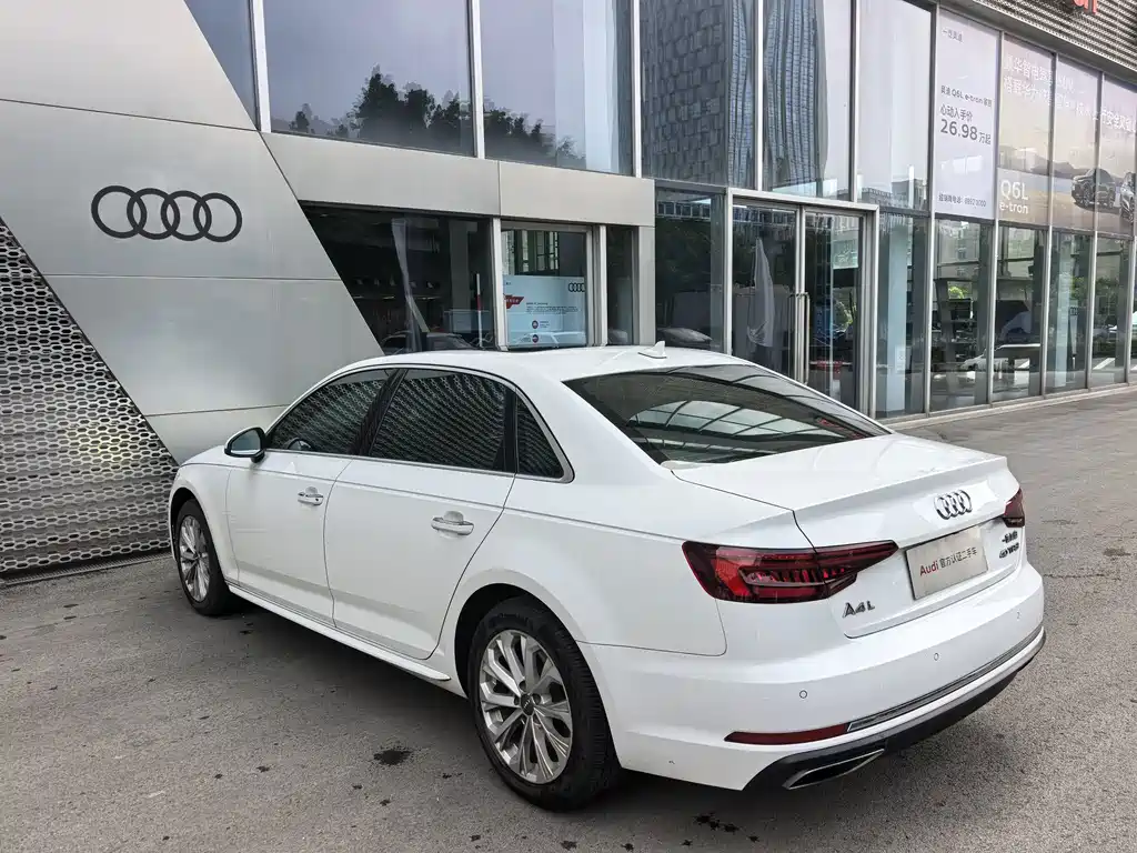 Audi A4L 2019 — фото 3