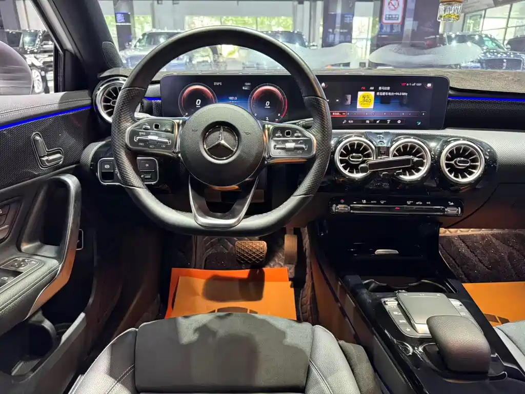 Mercedes-Benz A-Class 2023 — фото 17
