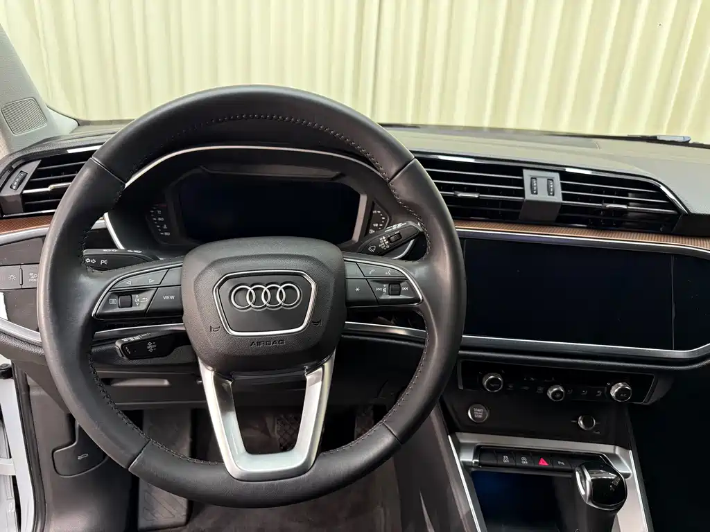 Audi Q3 2020 — фото 16