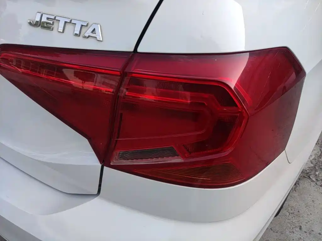 Volkswagen Jetta 2017 — фото 8