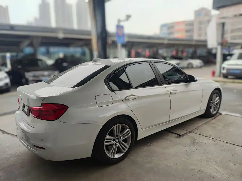 BMW 3 Series 2017 — фото 11