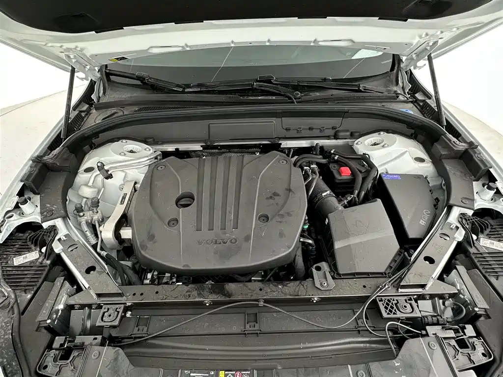 Volvo XC60 — фото 14
