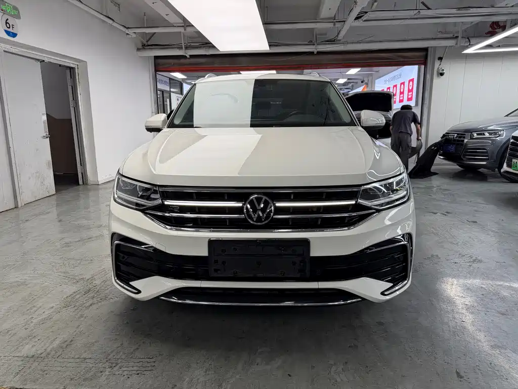 Volkswagen Tiguan L 2022 — фото 2