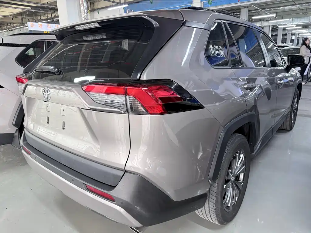 Toyota RAV4 2024 — фото 19