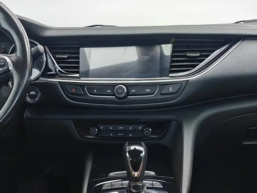 Buick Regal 2018 — фото 12