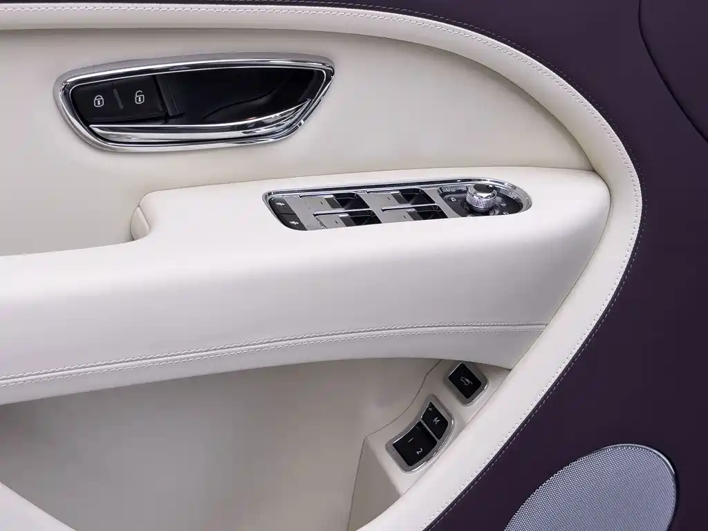 Bentley Bentayga 2025 — фото 10