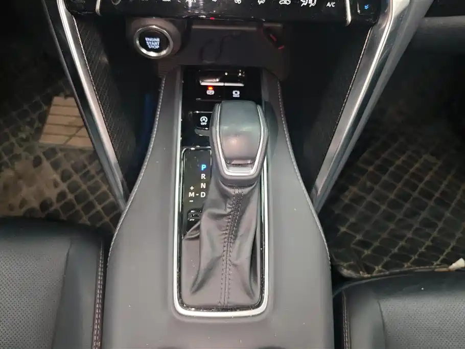 Toyota Venza 2023 — фото 16