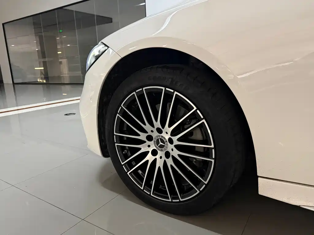 Mercedes-Benz C-Class 2023 — фото 7