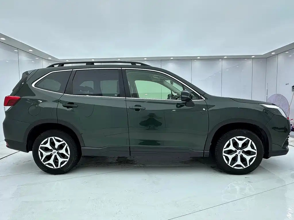 Subaru Forester 2022 — фото 8