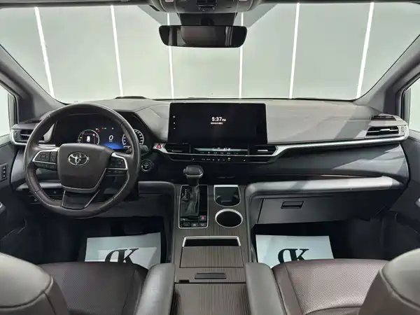 Toyota Granvia 2024