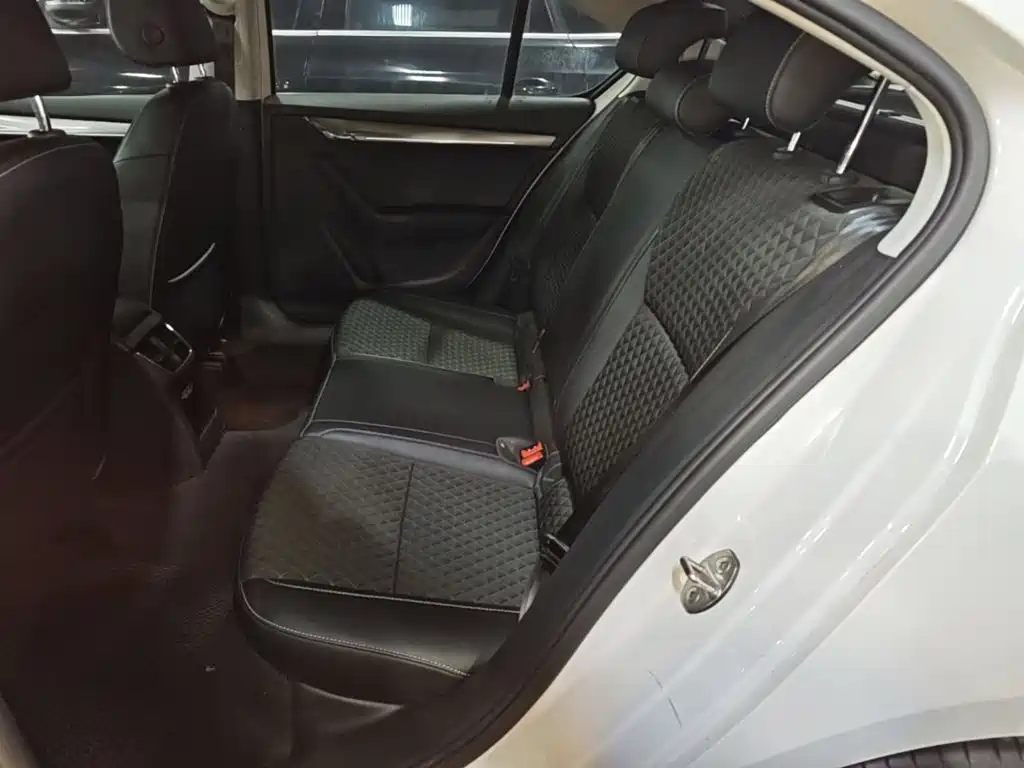 Skoda Octavia 2020 — фото 17