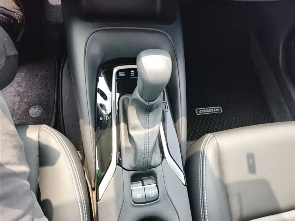 Toyota Corolla 2023 — фото 10