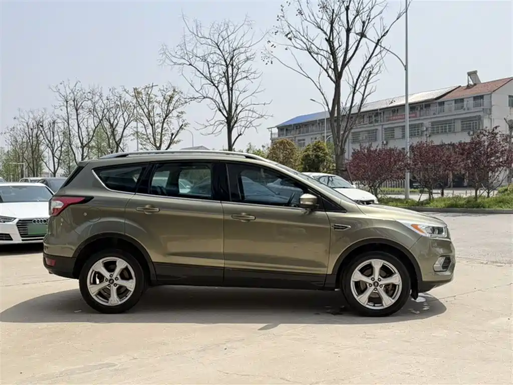Ford Kuga 2018 — фото 23