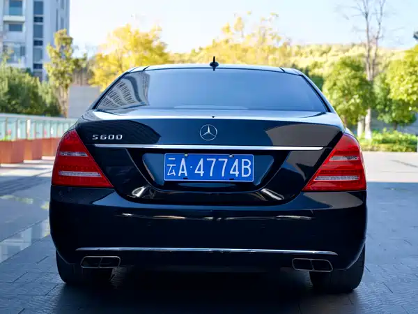 Mercedes-Benz S-Class 2010