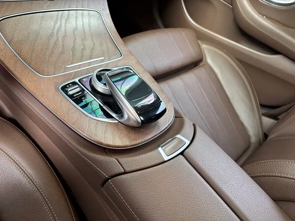Mercedes-Benz E-Class 2018 — фото 20
