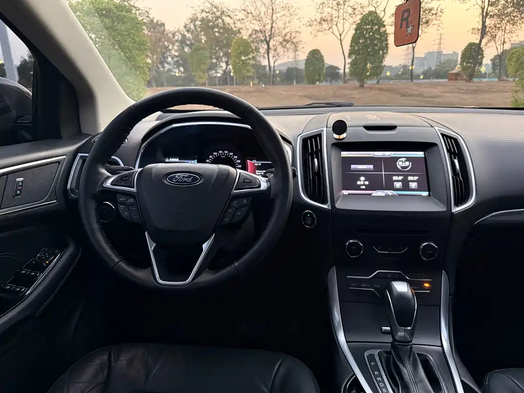 Ford Edge 2016 — фото 11