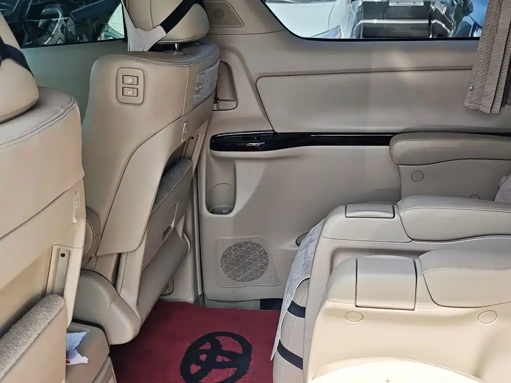 Toyota Alphard 2013 — фото 26