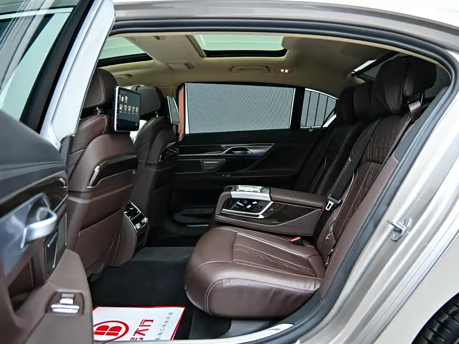 BMW 7 Series 2021 — фото 12