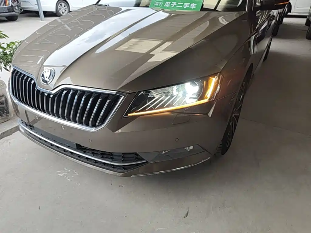 Skoda Superb 2017 — фото 24