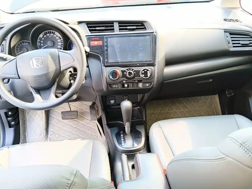 Honda Fit 2017 — фото 10