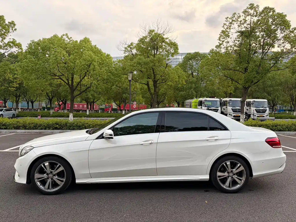 Mercedes-Benz E-Class 2015 — фото 15