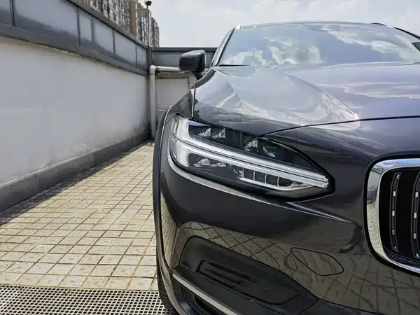 Volvo V90 2023