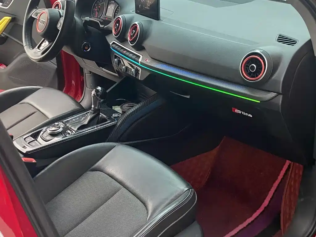 Audi Q2L 2019