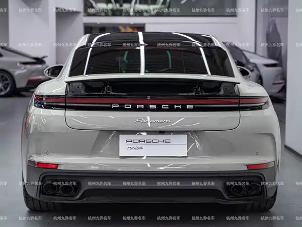 Porsche Panamera 2025