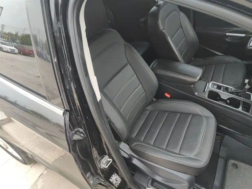 Ford Kuga 2017 — фото 24