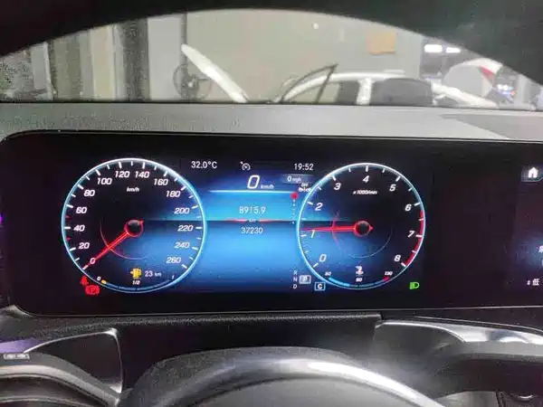 Mercedes-Benz GLB 2023