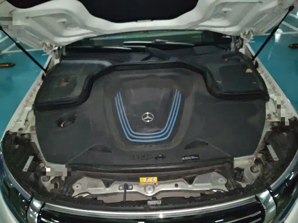 Mercedes-Benz EQC 2020 — фото 11