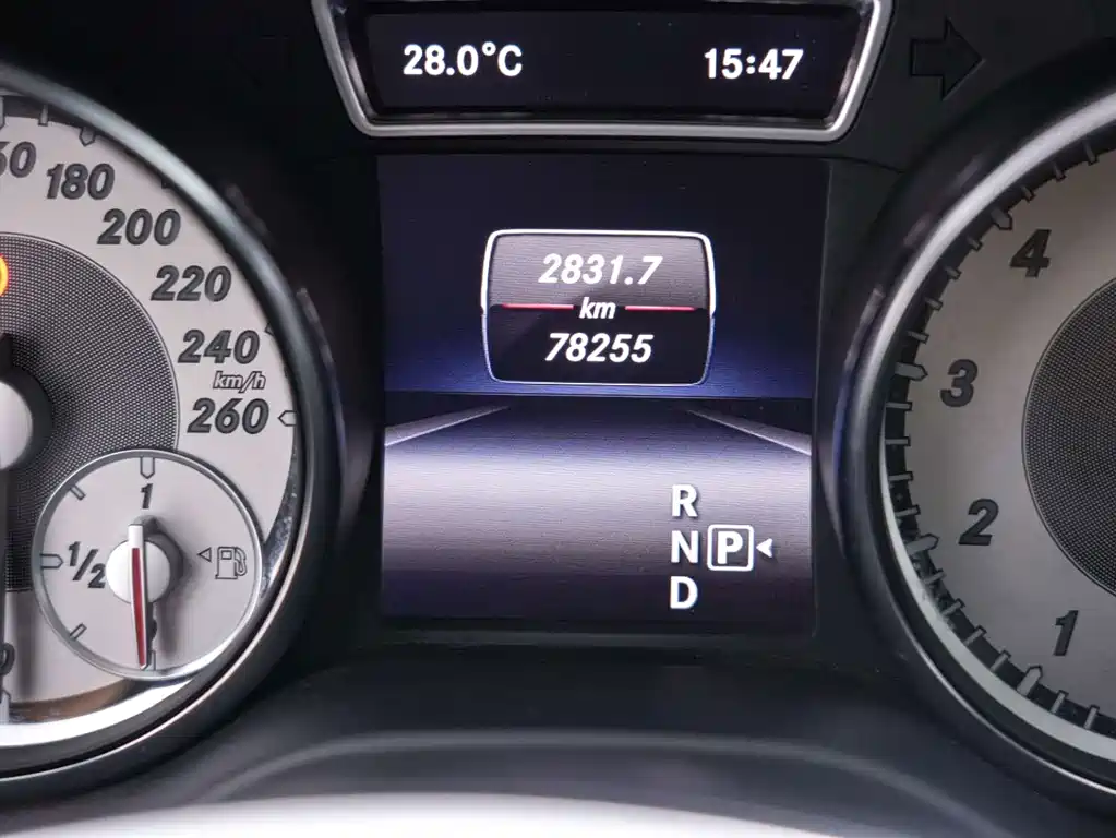 Mercedes-Benz GLA 2015 — фото 12