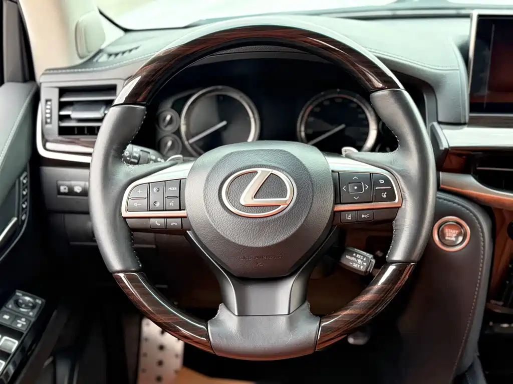 Lexus LX 2019 — фото 8
