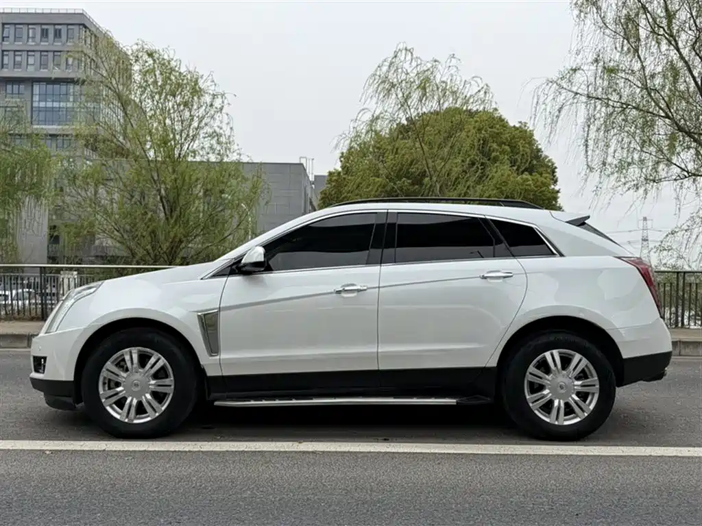Cadillac SRX 2016 — фото 23