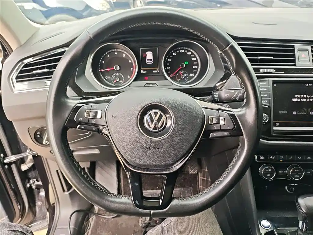 Volkswagen Tiguan L 2017 — фото 11