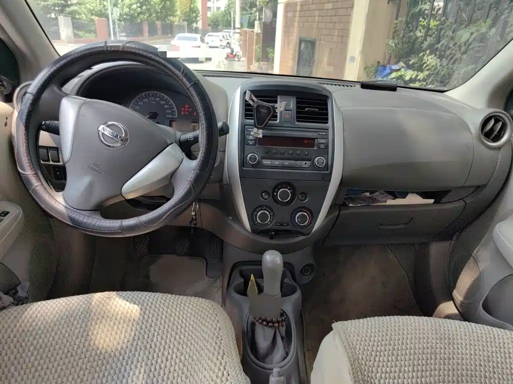 Nissan Sunny 2015 — фото 13