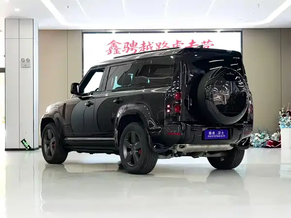 Land Rover Defender 2025