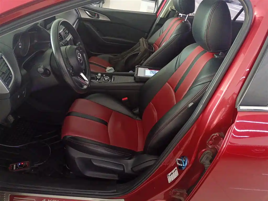 Mazda 3 Axela 2018 — фото 15