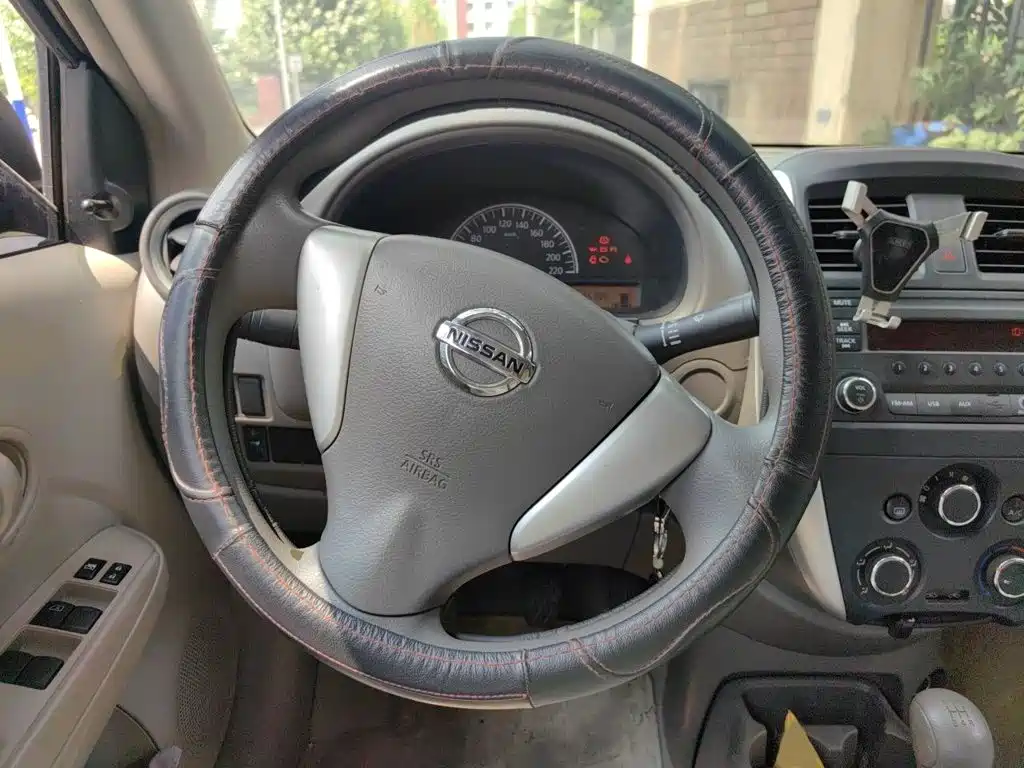 Nissan Sunny 2015 — фото 3