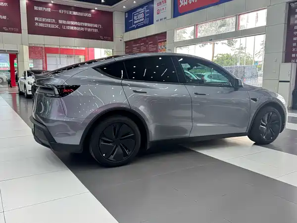 Tesla Model Y 2026