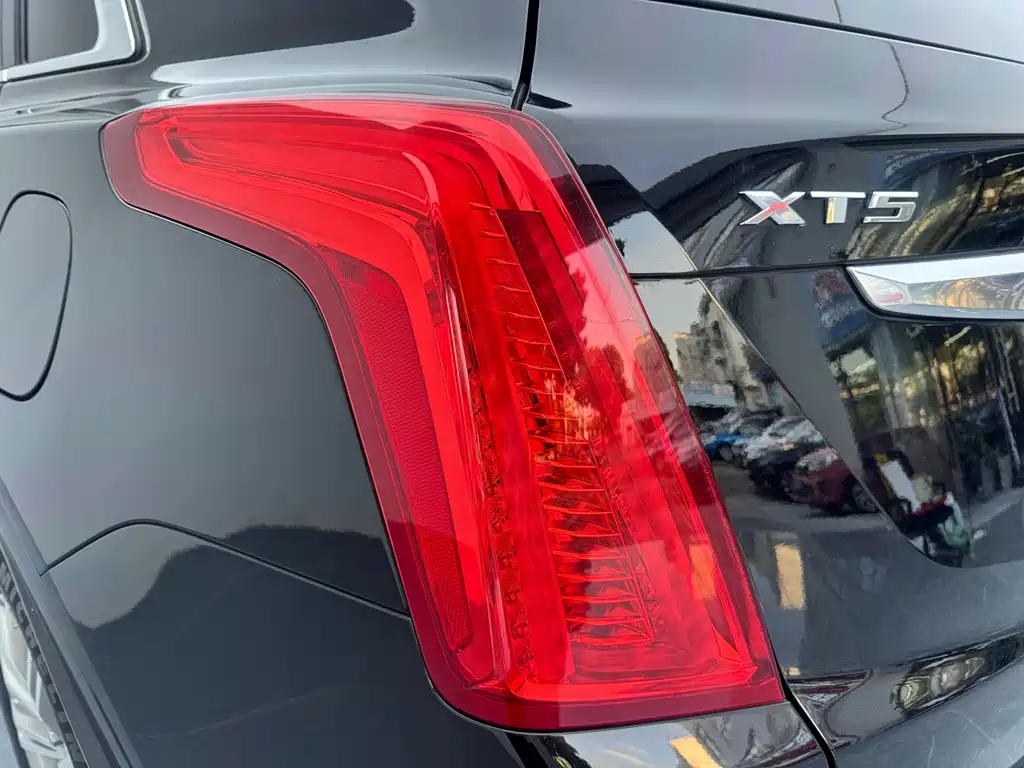 Cadillac XT5 2016 — фото 15