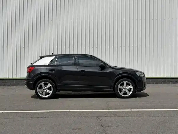 Audi Q2L 2019